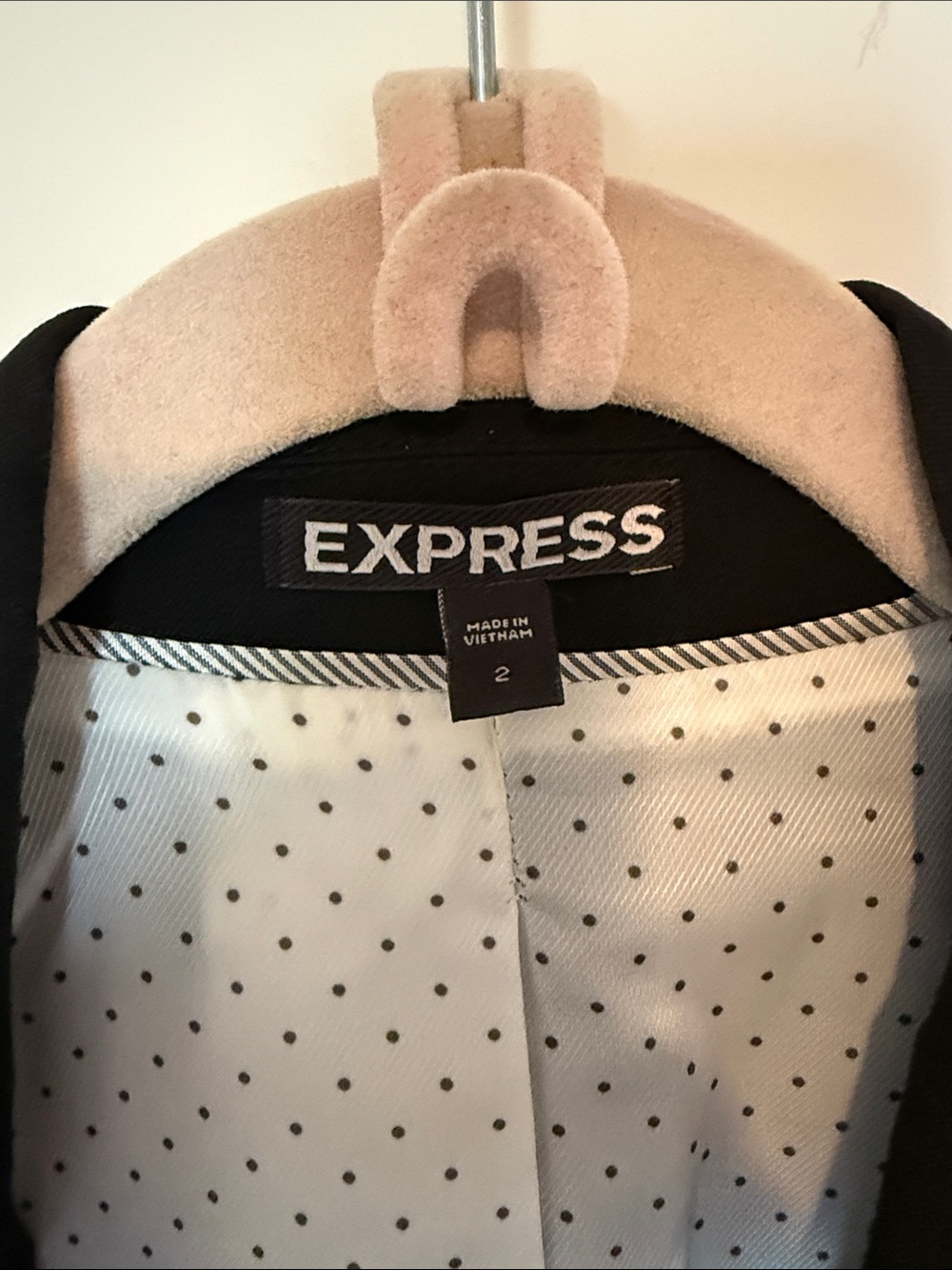 Express Women's Black Tailored One-Button Blazer - Picture 2 of 4